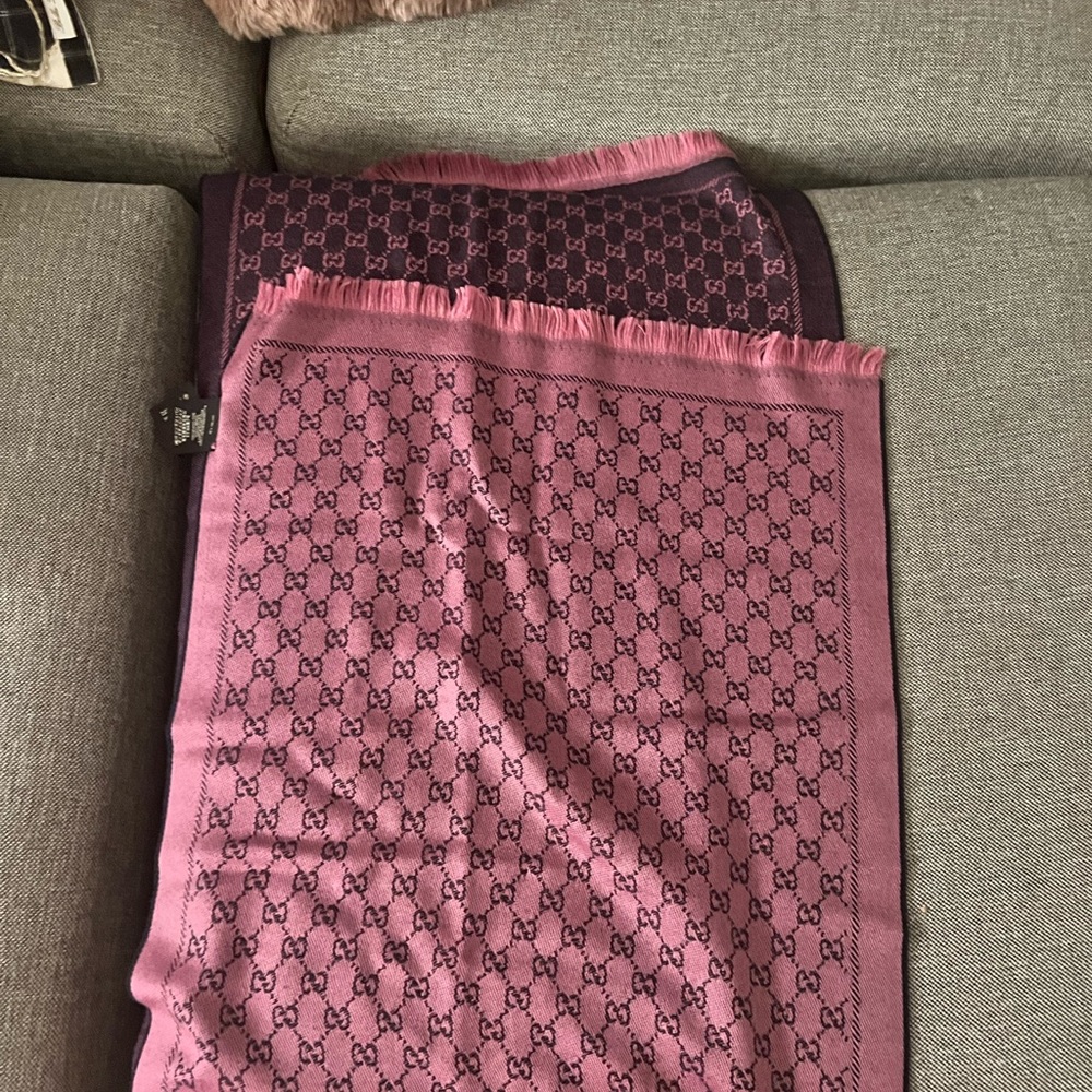 - Gucci reversible scarf - Picture 5 of 8
